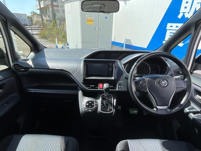 TOYOTA VOXY 2014 Image 31