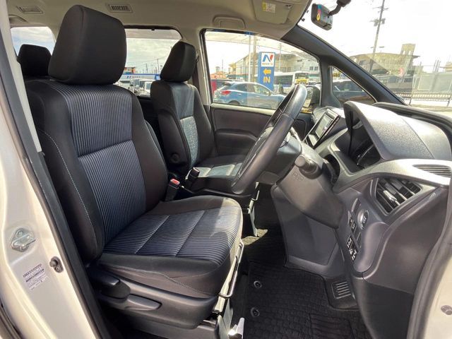 TOYOTA VOXY 2014 Image 31