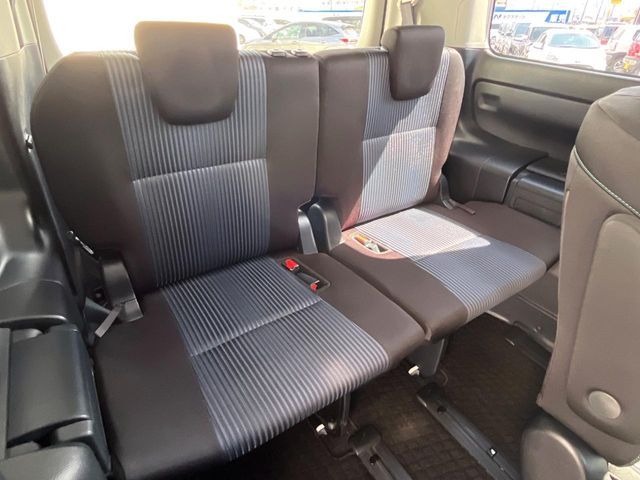 TOYOTA VOXY 2014 Image 31