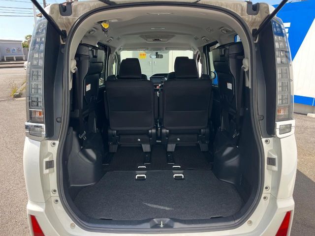 TOYOTA VOXY 2014 Image 31