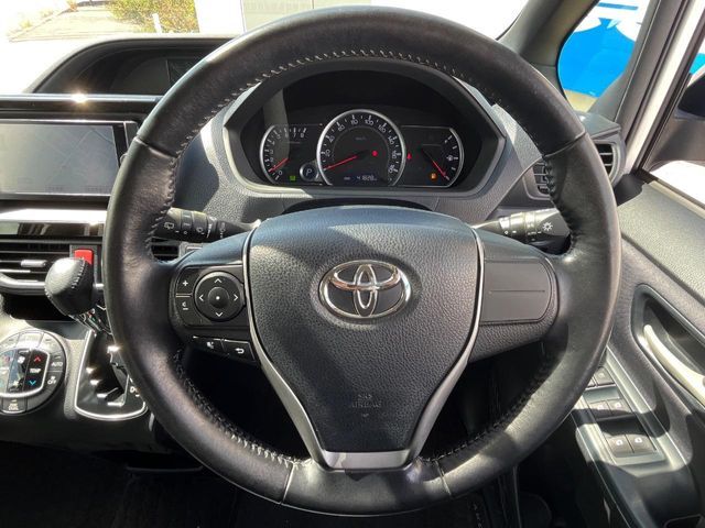 TOYOTA VOXY 2014 Image 31