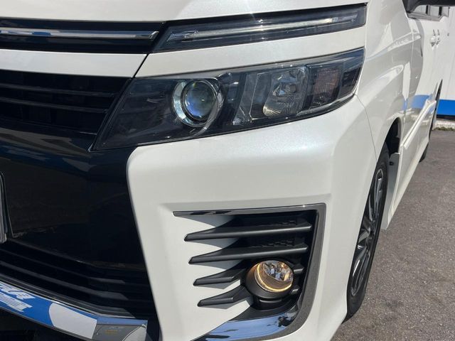 TOYOTA VOXY 2014 Image 31