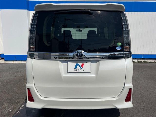 TOYOTA VOXY 2014 Image 31