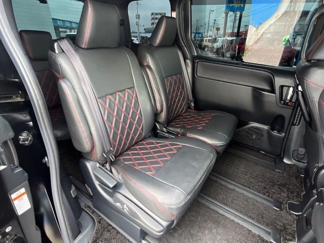 TOYOTA NOAH HYBRID 2019 Image 31