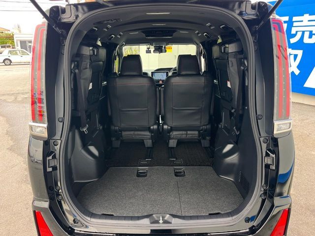 TOYOTA NOAH HYBRID 2019 Image 31