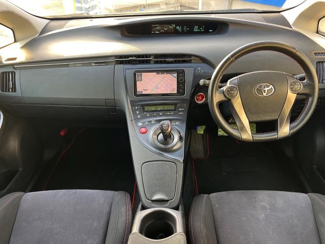 TOYOTA PRIUS 2014 Image 31