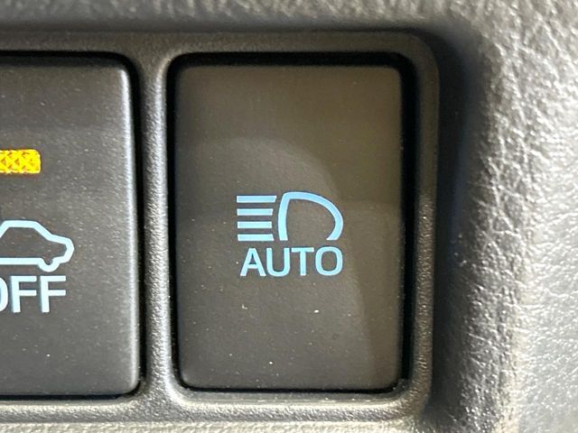 TOYOTA C-HR 2017 Image 31