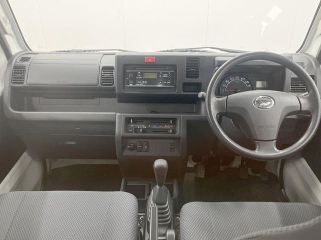 DAIHATSU HIJET TRUCK 4WD 2015 Image 31