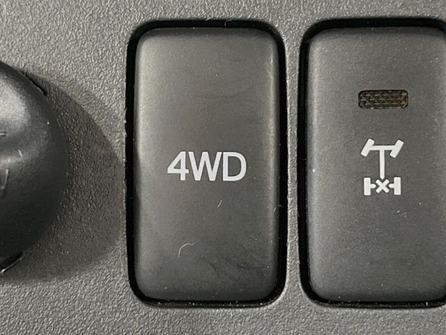 DAIHATSU HIJET TRUCK 4WD 2015 Image 31