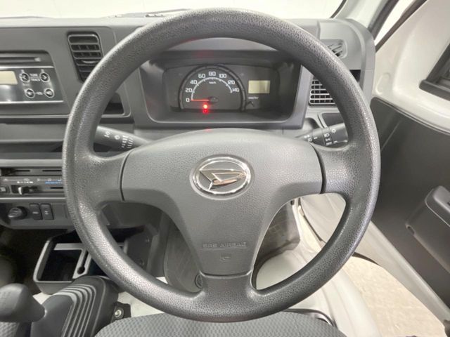 DAIHATSU HIJET TRUCK 4WD 2015 Image 31