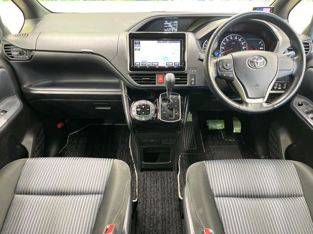 TOYOTA VOXY 2017 Image 31