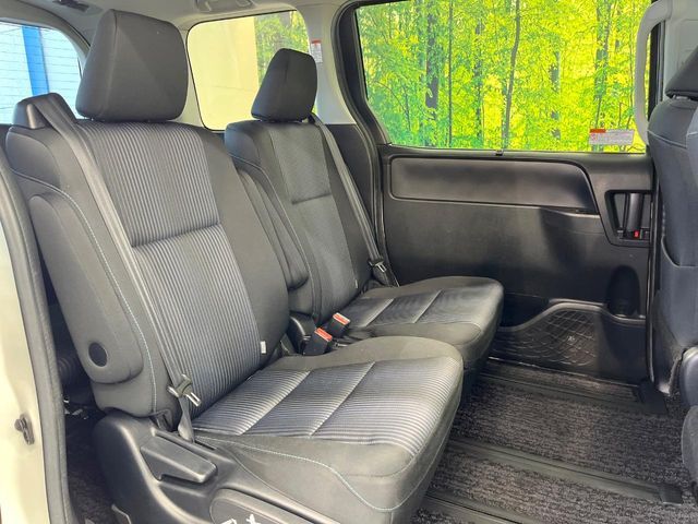 TOYOTA VOXY 2017 Image 31