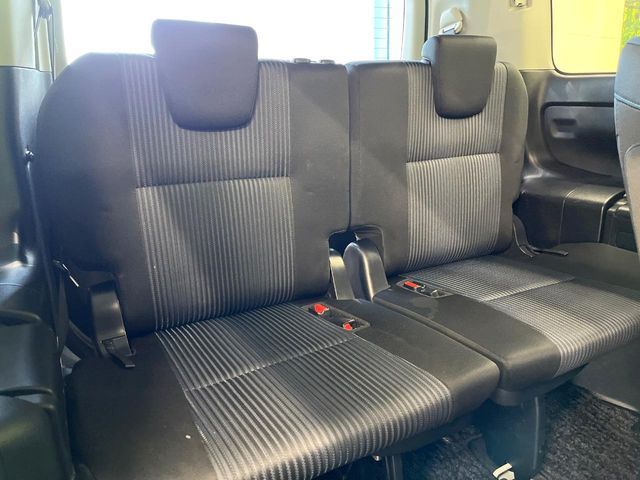 TOYOTA VOXY 2017 Image 31