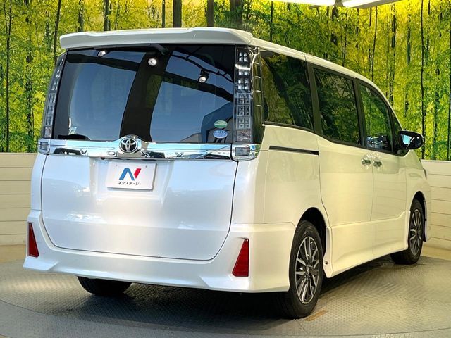 TOYOTA VOXY 2017 Image 31