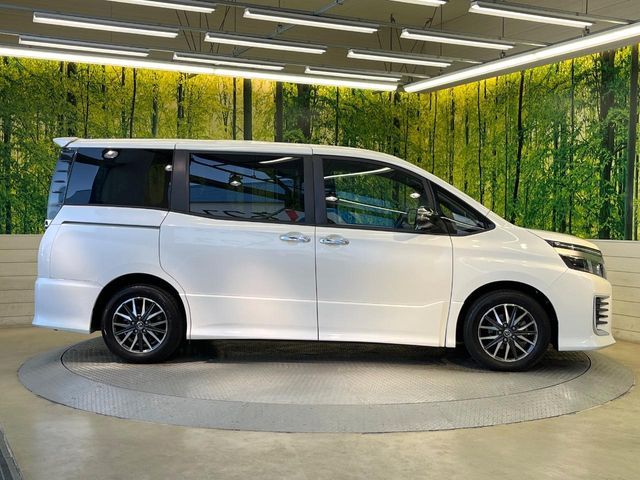 TOYOTA VOXY 2017 Image 31