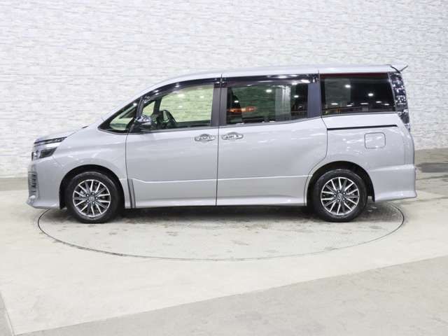 TOYOTA VOXY 2017 Image 31