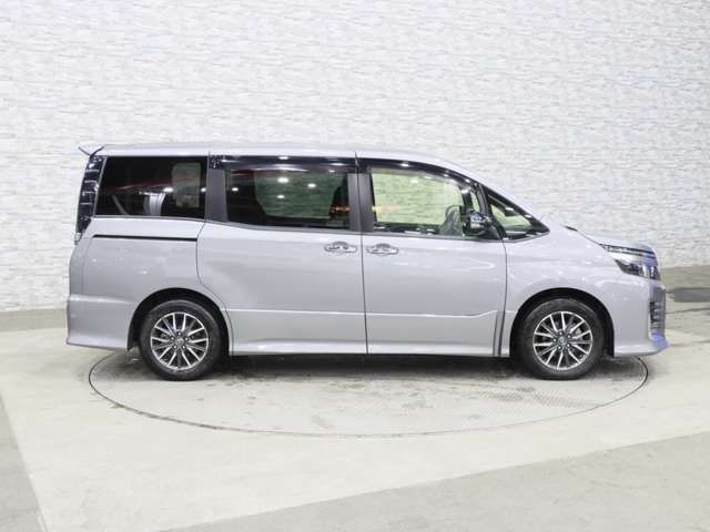 TOYOTA VOXY 2017 Image 31