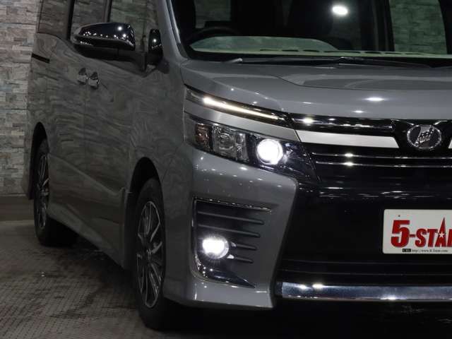 TOYOTA VOXY 2017 Image 31