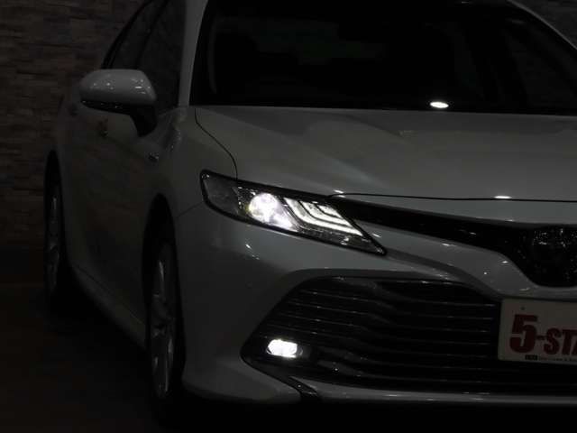 TOYOTA CAMRY HYBRID 2018 Image 31