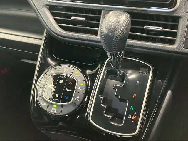 TOYOTA NOAH 2016 Image 31