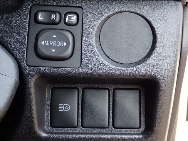 TOYOTA HIACE VAN 1.15T 2WD 2020 Image 31