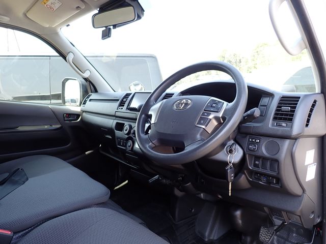 TOYOTA HIACE VAN 1.15T 2WD 2020 Image 31