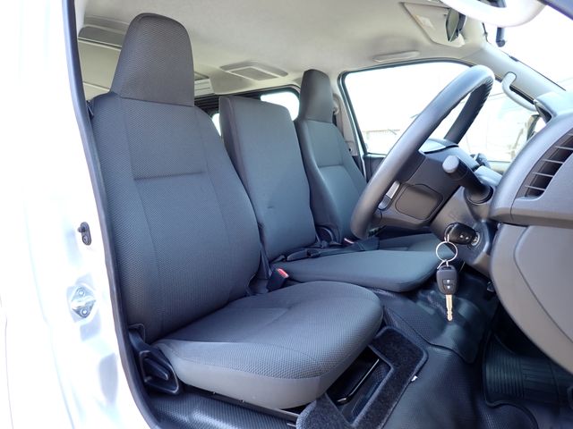 TOYOTA HIACE VAN 1.15T 2WD 2020 Image 31