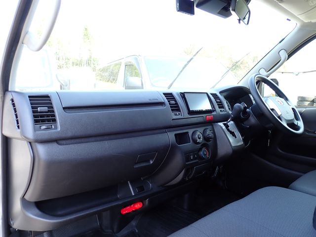 TOYOTA HIACE VAN 1.15T 2WD 2020 Image 31