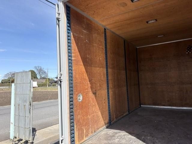 MITSUBISHI CANTER 2018 Image 31