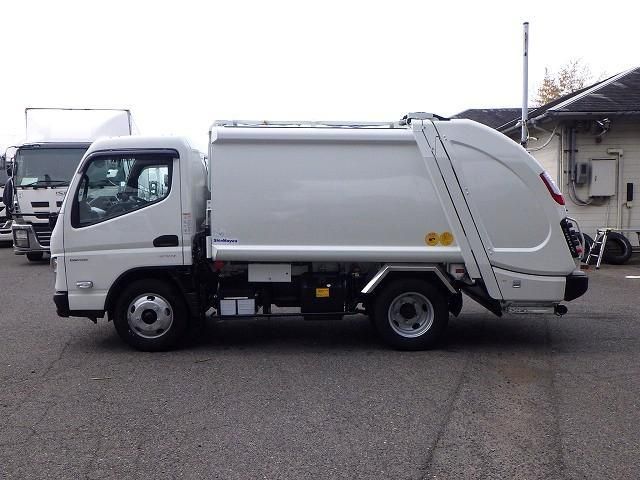 MITSUBISHI CANTER 2024 Image 31