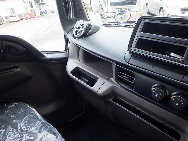 MITSUBISHI CANTER 2024 Image 31