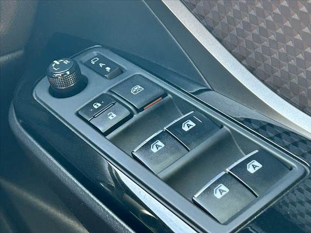 TOYOTA C-HR 2017 Image 31