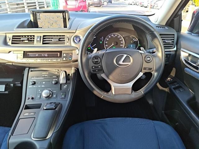 TOYOTA LEXUS CT200H 2017 Image 31