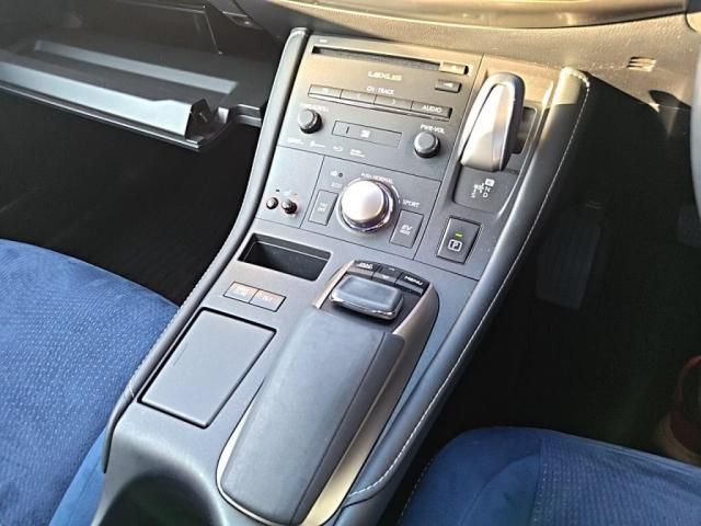 TOYOTA LEXUS CT200H 2017 Image 31