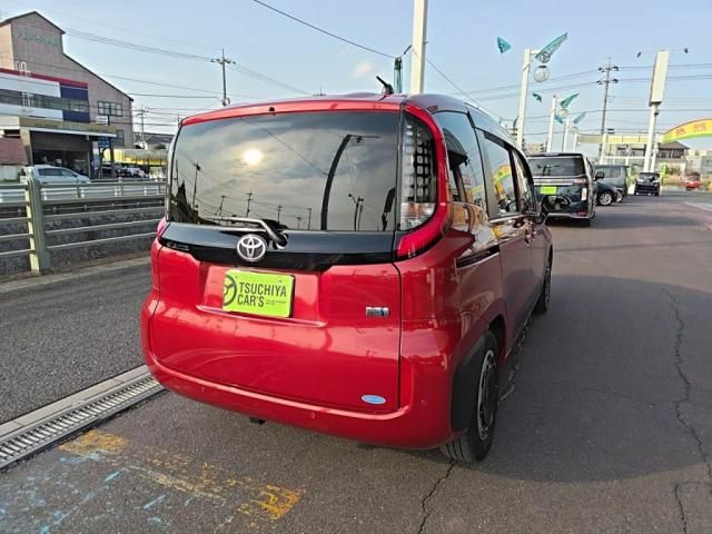 TOYOTA SIENTA HYBRID 2024 Image 31