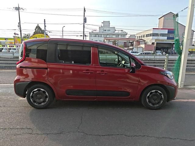 TOYOTA SIENTA HYBRID 2024 Image 31