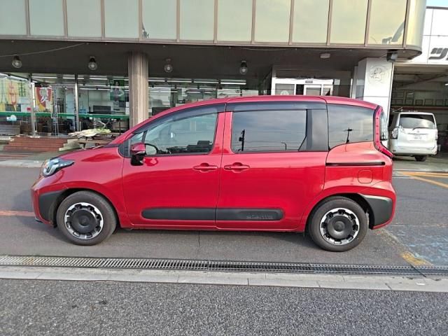 TOYOTA SIENTA HYBRID 2024 Image 31