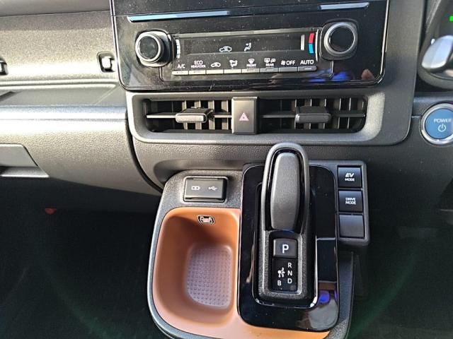 TOYOTA SIENTA HYBRID 2024 Image 31