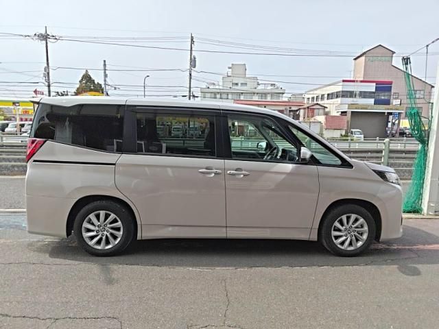 TOYOTA NOAH HYBRID 2023 Image 31