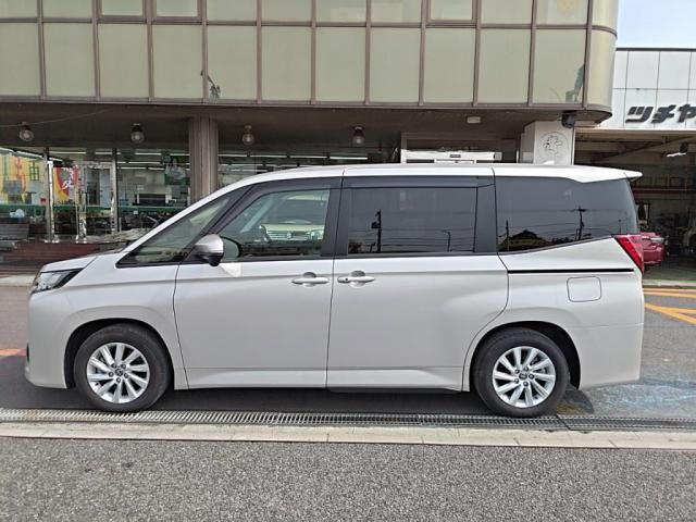 TOYOTA NOAH HYBRID 2023 Image 31
