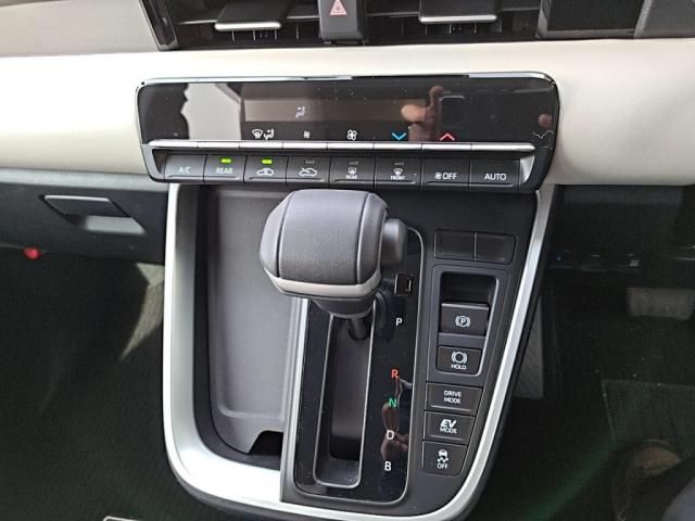 TOYOTA NOAH HYBRID 2023 Image 31