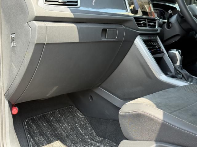 VOLKSWAGEN T-ROC 2023 Image 31