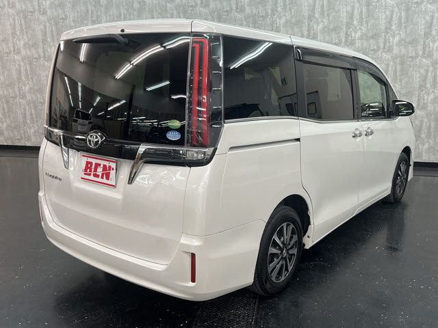 TOYOTA ESQUIRE 2018 Image 31