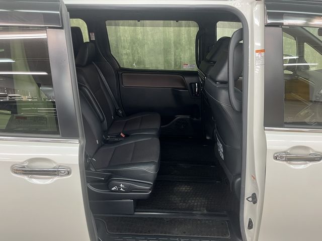 TOYOTA ESQUIRE 2018 Image 31