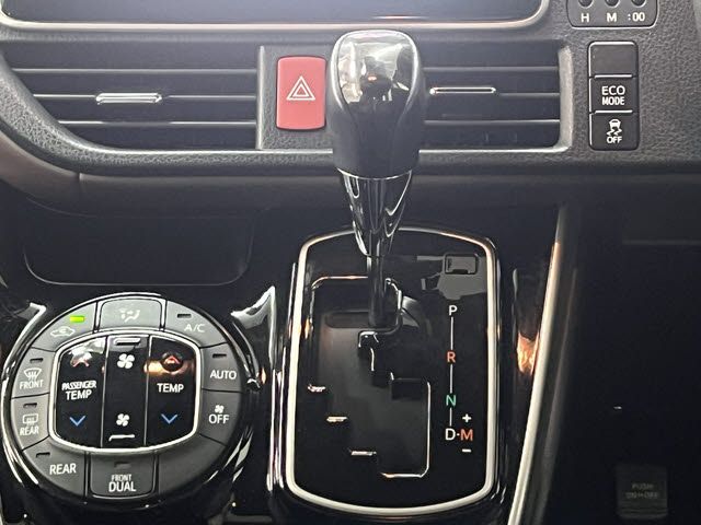 TOYOTA ESQUIRE 2018 Image 31