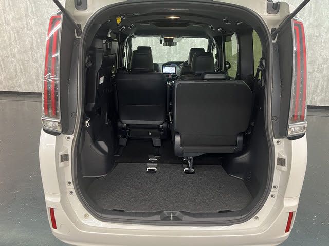 TOYOTA ESQUIRE 2018 Image 31