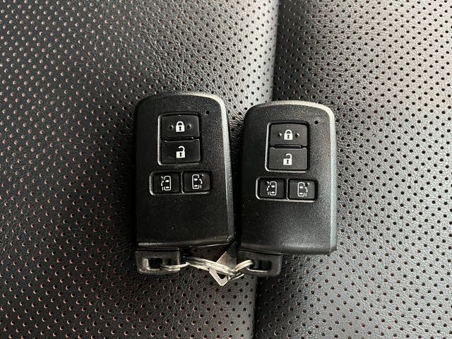 TOYOTA ESQUIRE 2018 Image 31