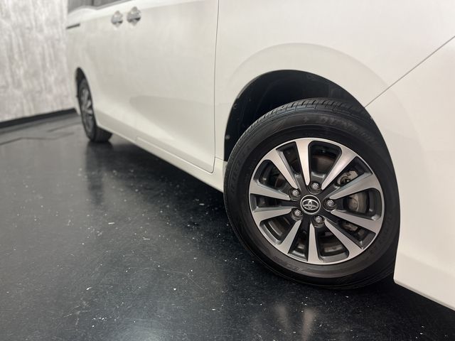 TOYOTA ESQUIRE 2018 Image 31