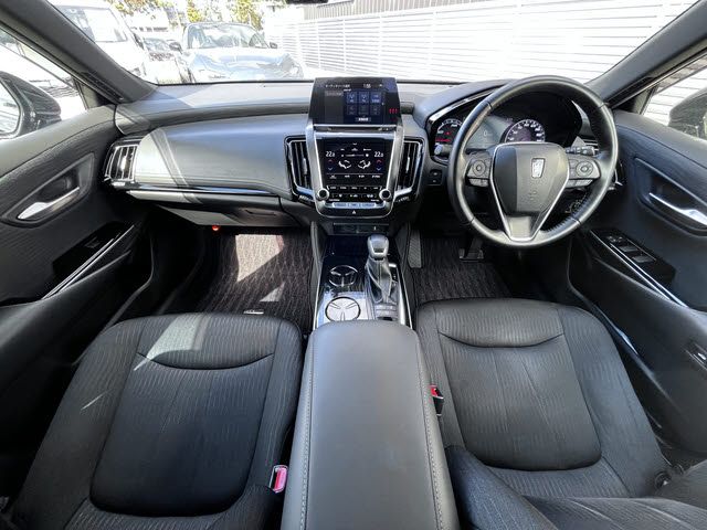 TOYOTA CROWN SEDAN HYBRID 2019 Image 31