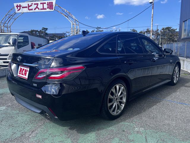 TOYOTA CROWN SEDAN HYBRID 2019 Image 31